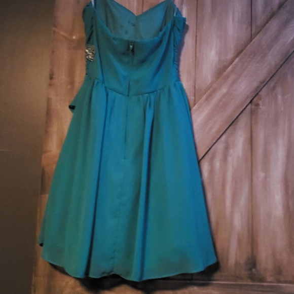 Cute semi formal - Picture 3 of 3